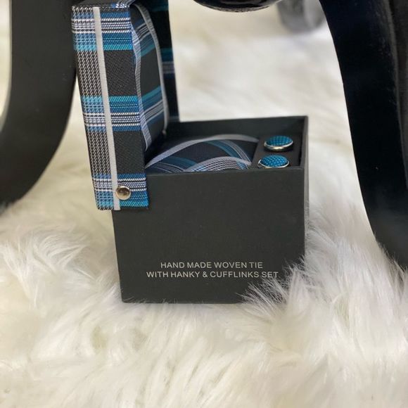 Colors by Alexander Julian - Picture 3 of 5